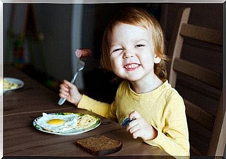 boy eats fried eggs