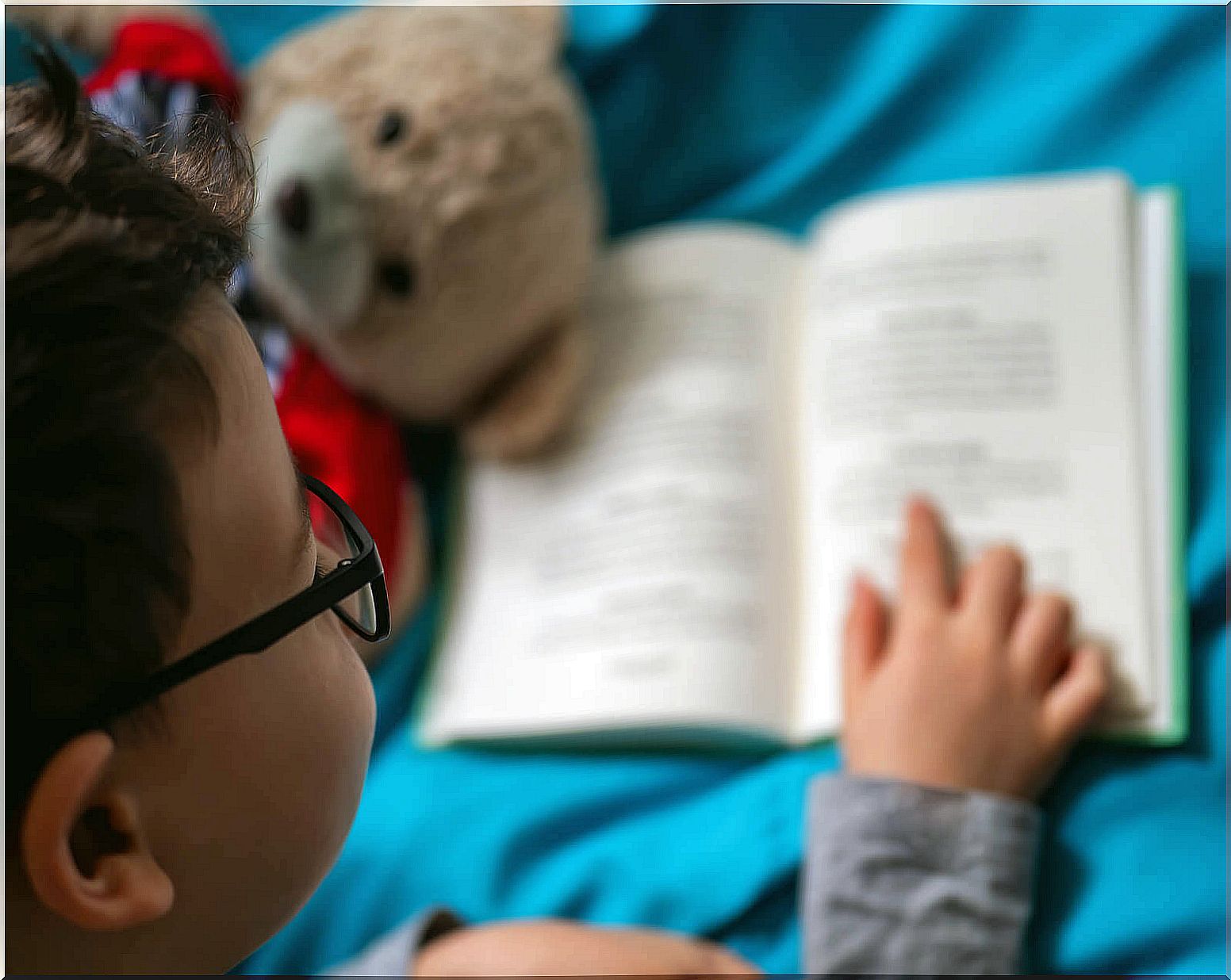 stimulate reading at home: children read