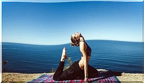 habits of happy mothers: woman practicing yoga