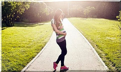 Pregnant woman exercising