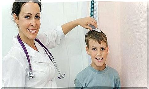 Doctor measures the length of boy