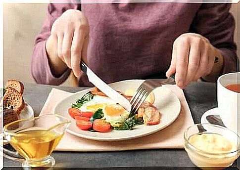 your digestion: woman at plate with food