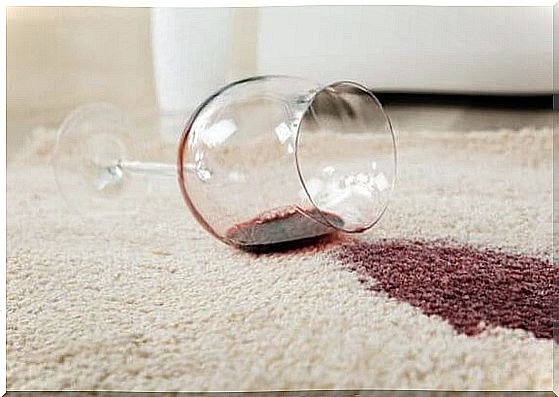 It is common for red wine to stain clothes