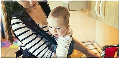 carry child safely: baby in baby carrier