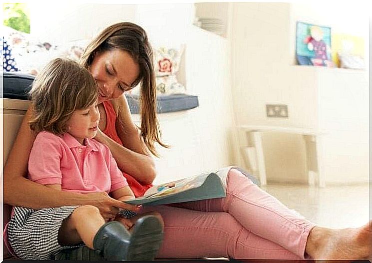 teach children to read: mother reads to children