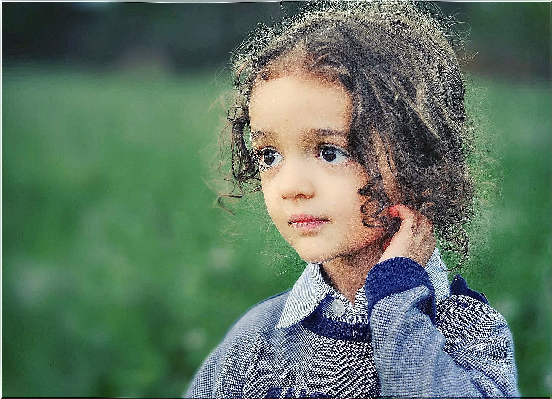 girl with curly hair