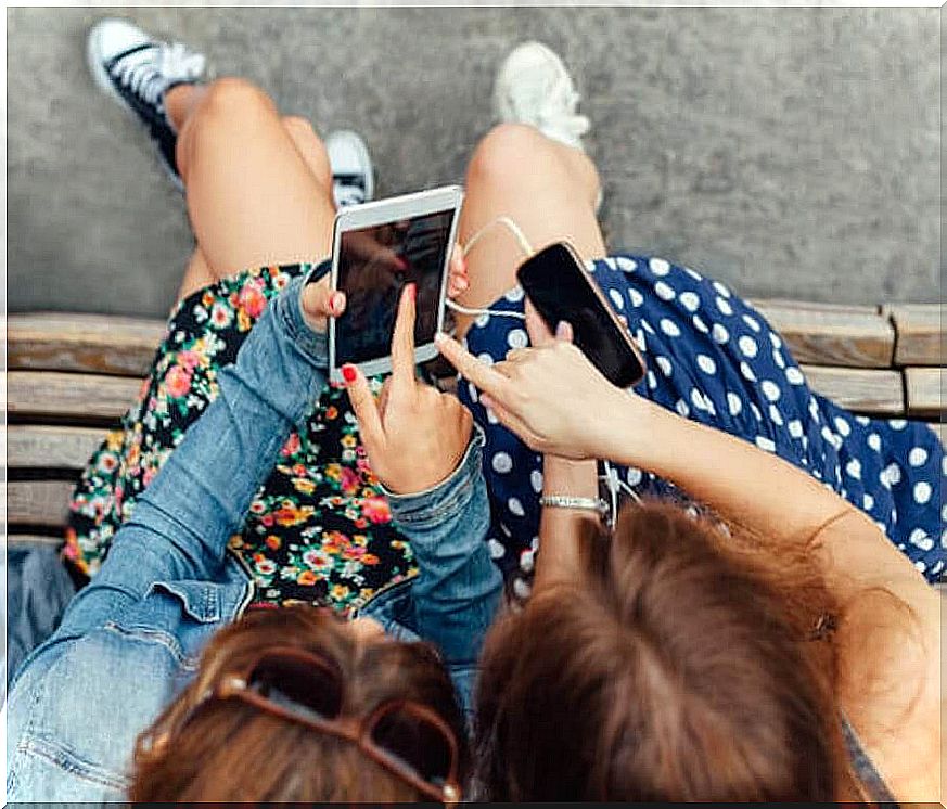 young people's digital language: teenagers with mobile phones